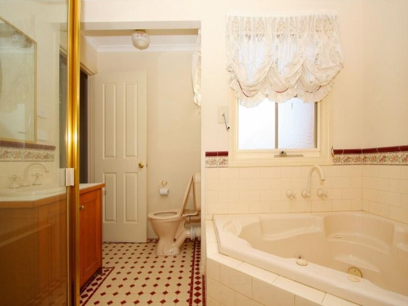 1 Birchwood Way, Delahey VIC 3037