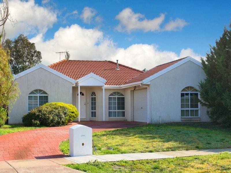 20 Truro Crescent, Taylors Lakes VIC 3038