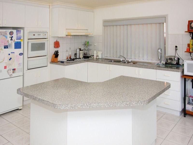 20 Truro Crescent, Taylors Lakes VIC 3038