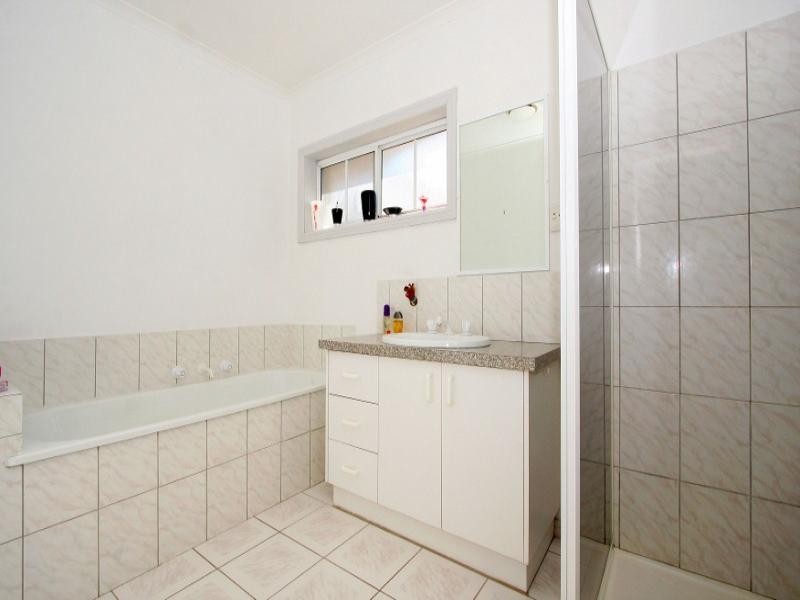 20 Truro Crescent, Taylors Lakes VIC 3038