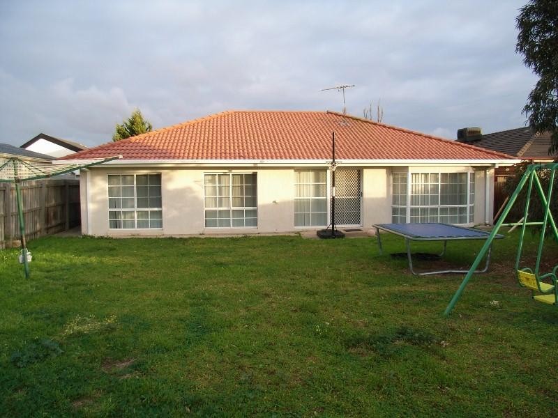 20 Truro Crescent, Taylors Lakes VIC 3038