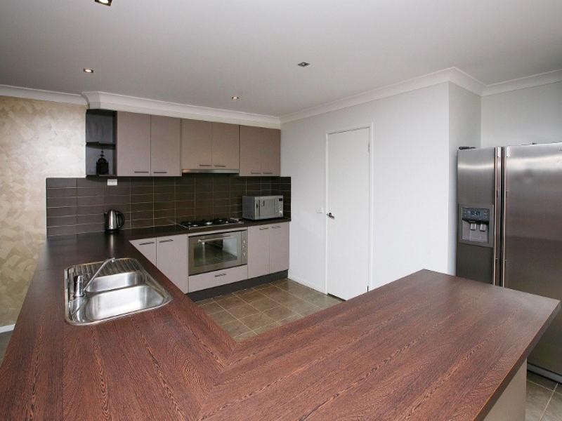 16 The Parks, Hillside VIC 3037