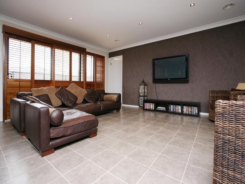 16 The Parks, Hillside VIC 3037