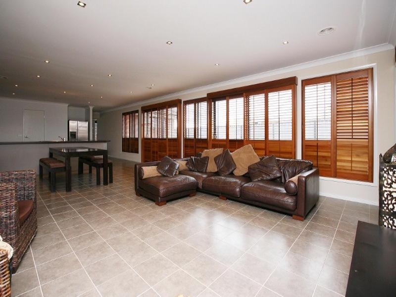 16 The Parks, Hillside VIC 3037