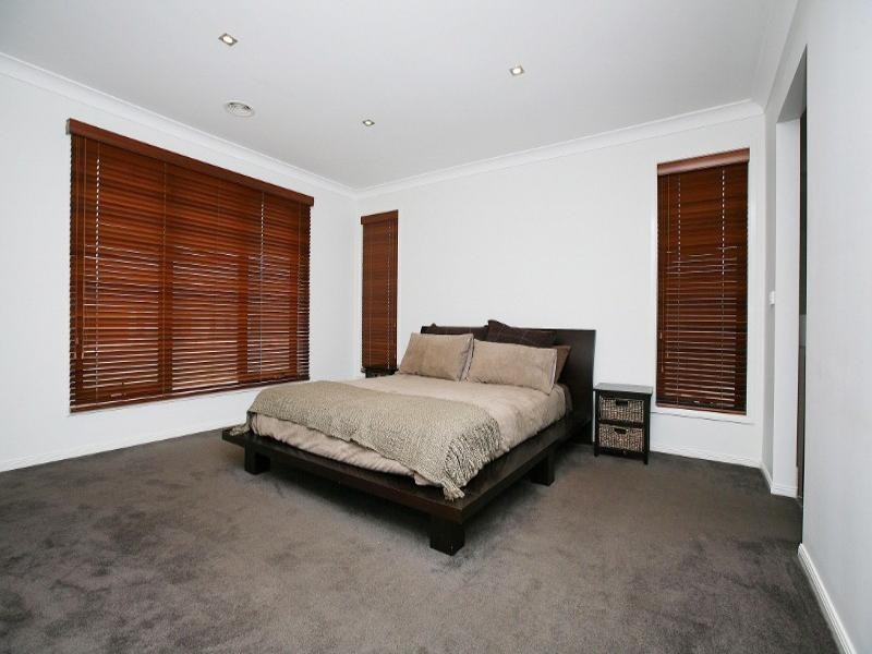 16 The Parks, Hillside VIC 3037