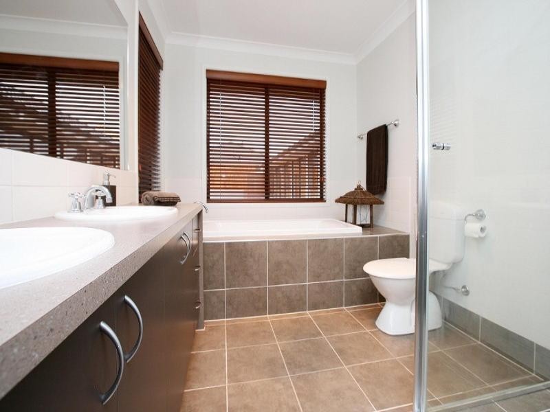 16 The Parks, Hillside VIC 3037