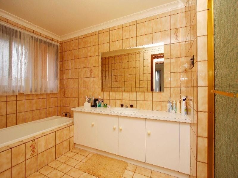 28 Chichester Drive, Taylors Lakes VIC 3038