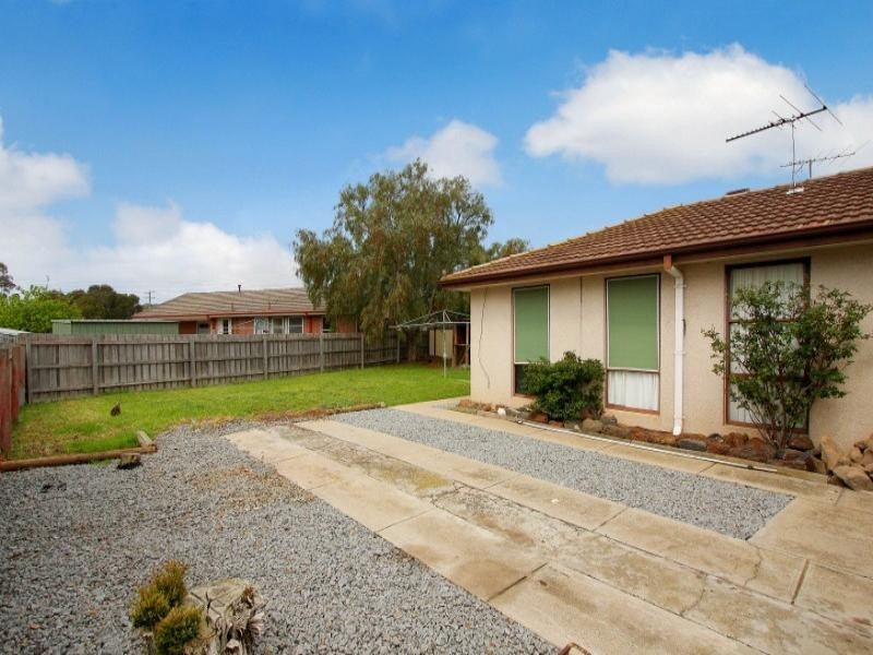 62 Oakwood Road, Albanvale VIC 3021