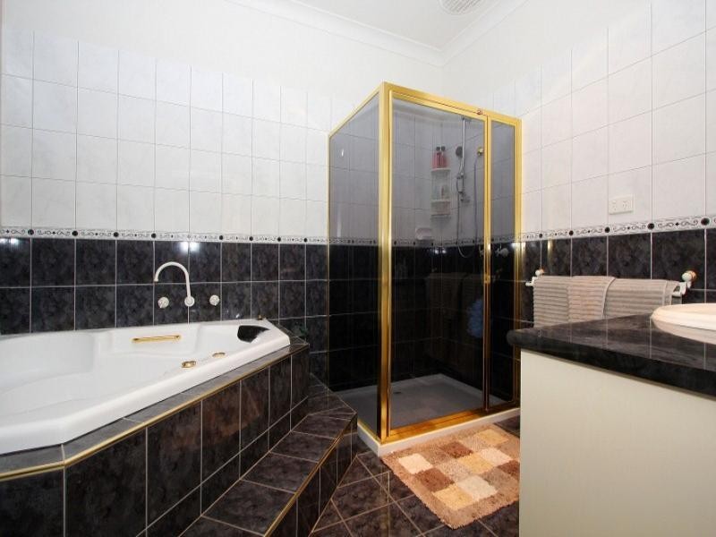 40 Wolviston Avenue, Hillside VIC 3037