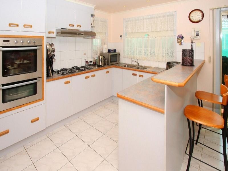 27 Meade Way, Sydenham VIC 3037