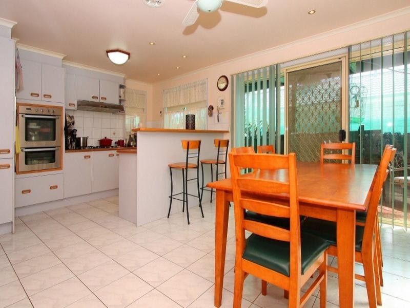 27 Meade Way, Sydenham VIC 3037