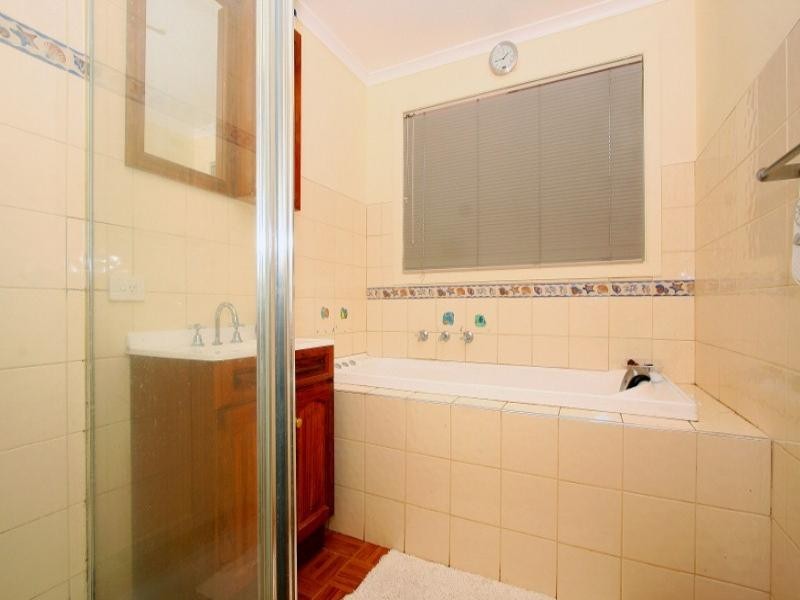 27 Meade Way, Sydenham VIC 3037