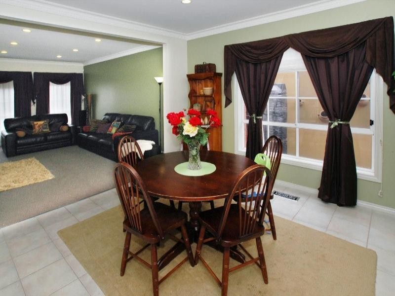 16 Glenbruar Drive, Hillside VIC 3037