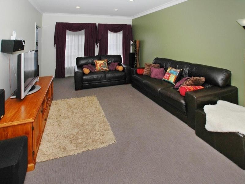 16 Glenbruar Drive, Hillside VIC 3037