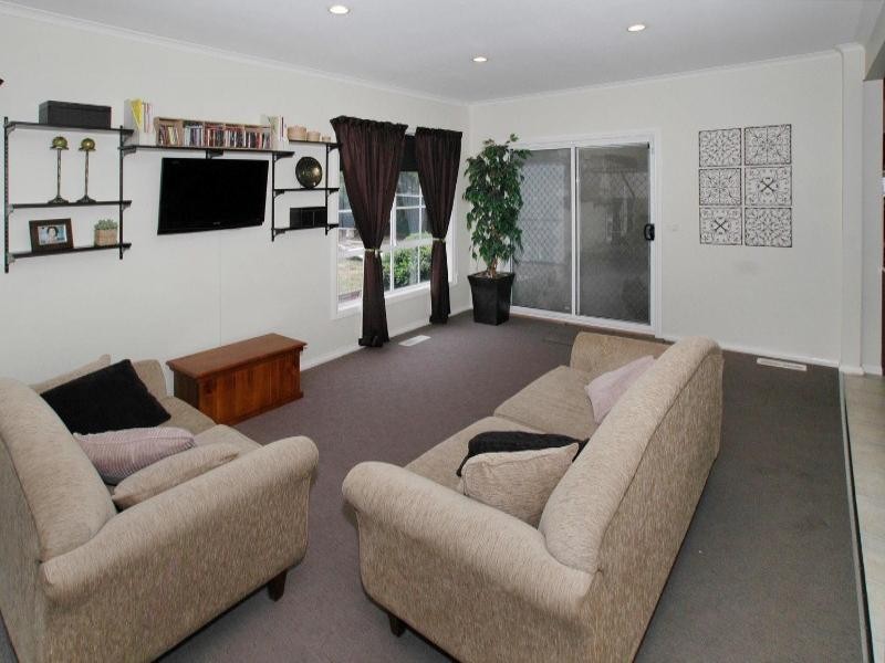 16 Glenbruar Drive, Hillside VIC 3037