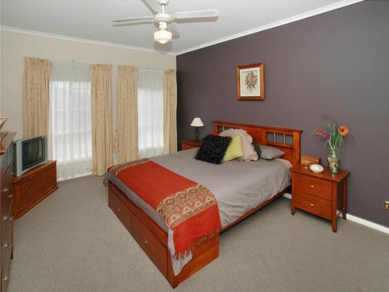 16 Glenbruar Drive, Hillside VIC 3037