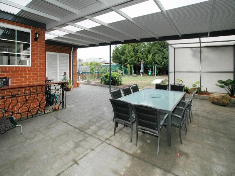 16 Glenbruar Drive, Hillside VIC 3037
