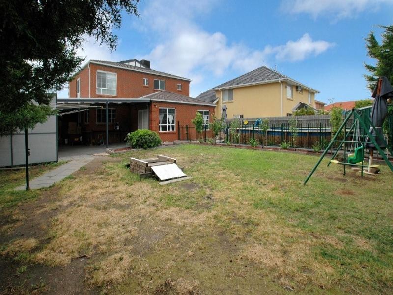 16 Glenbruar Drive, Hillside VIC 3037