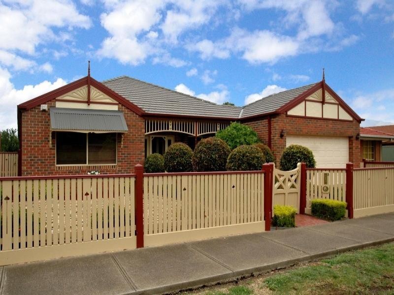 3 Prince Albert Crescent, Taylors Lakes VIC 3038
