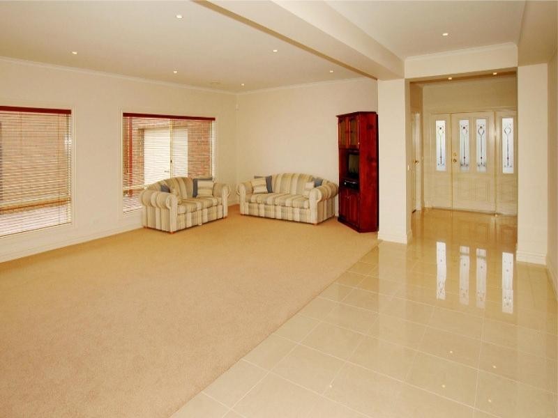 3 Prince Albert Crescent, Taylors Lakes VIC 3038