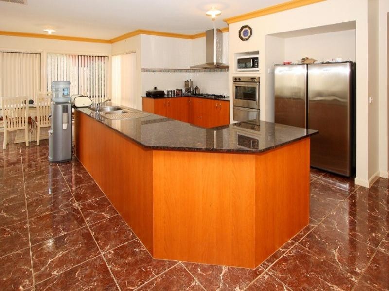 25 Watervale Boulevard, Taylors Hill VIC 3037