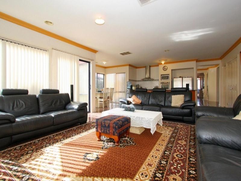 25 Watervale Boulevard, Taylors Hill VIC 3037