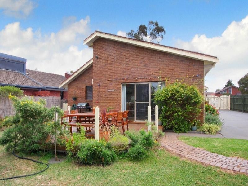 29 Prince Albert Crescent, Taylors Lakes VIC 3038