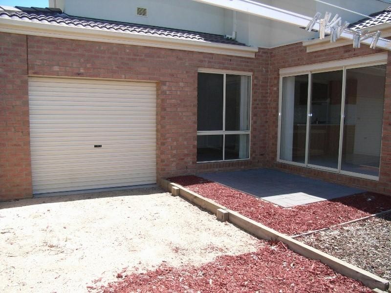 28 Tintern Loop, Hillside VIC 3037