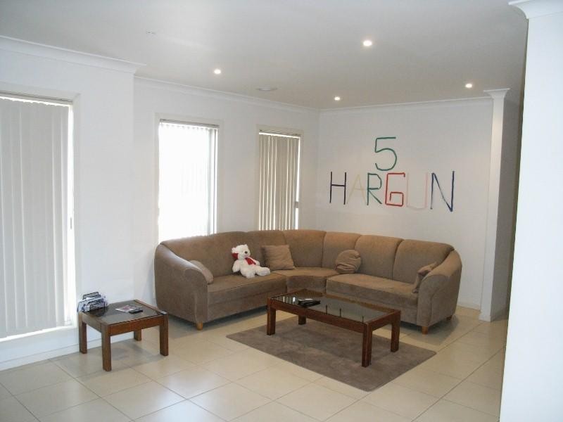 1/13 Shields Court, Sydenham VIC 3037