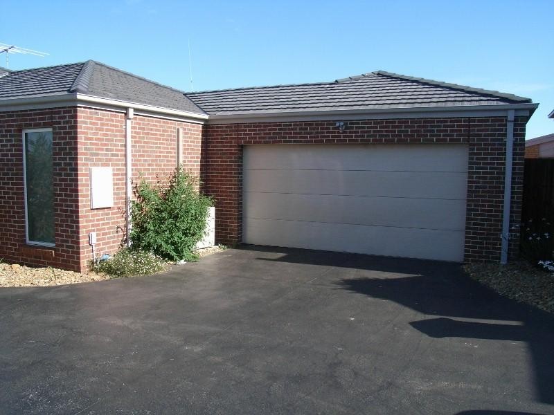 1/13 Shields Court, Sydenham VIC 3037