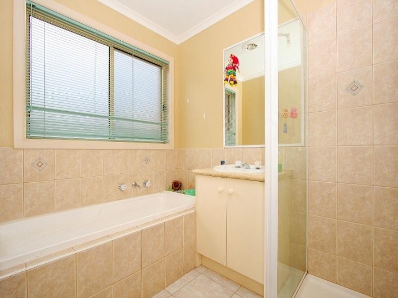 11 Varna Court, Hillside VIC 3037