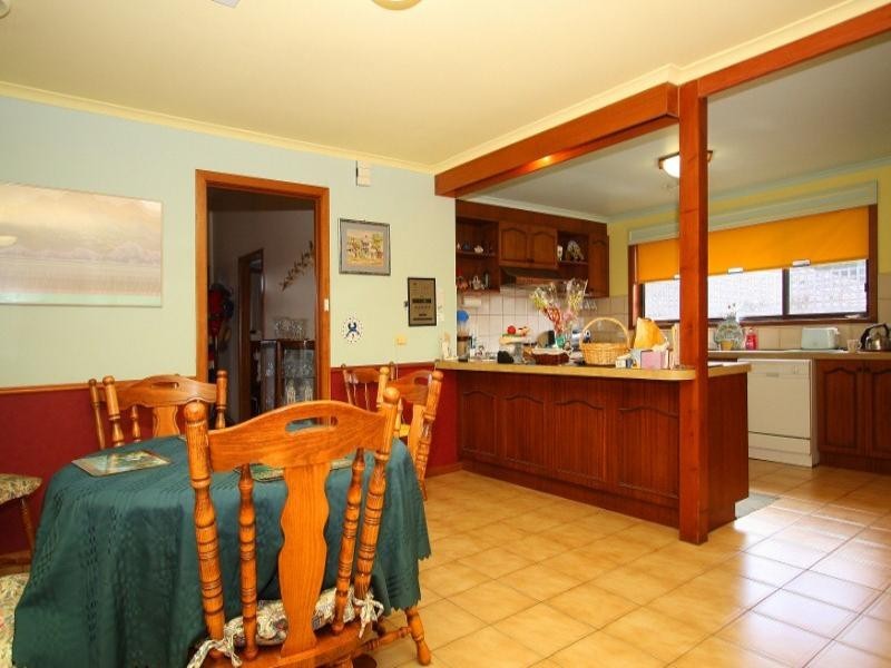 1 Coorong Court, Taylors Lakes VIC 3038