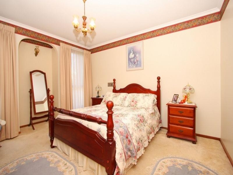 1 Coorong Court, Taylors Lakes VIC 3038