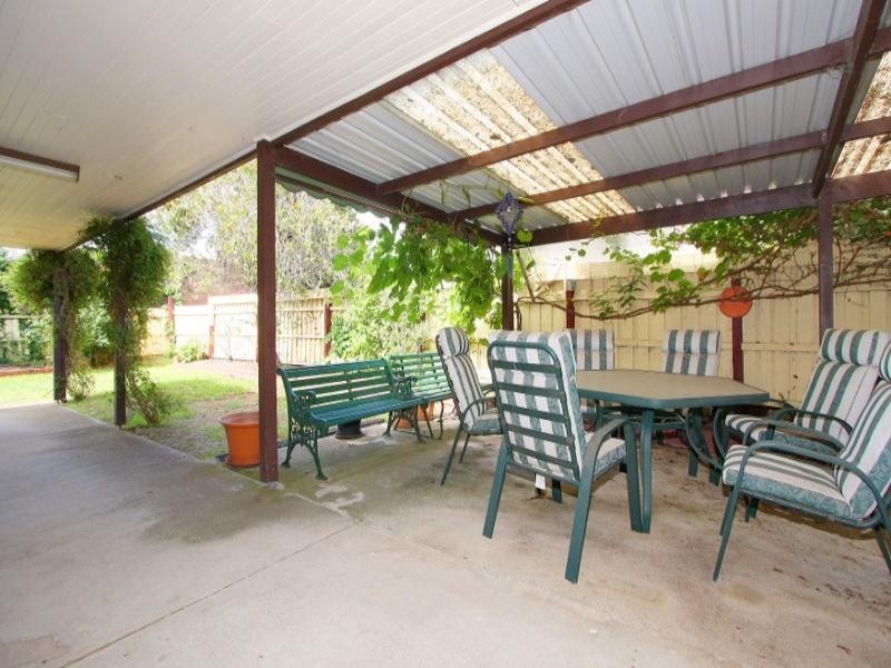 1 Coorong Court, Taylors Lakes VIC 3038