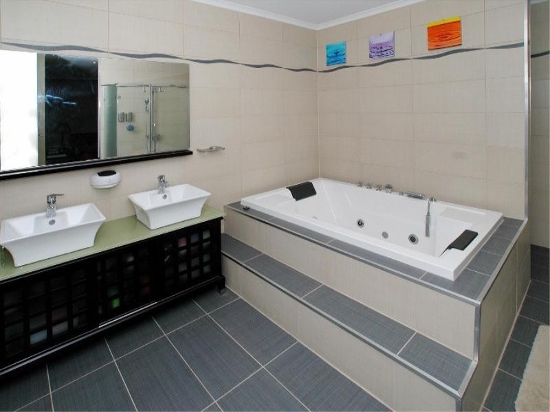 80 Taylors Hill Boulevard, Taylors Hill VIC 3037