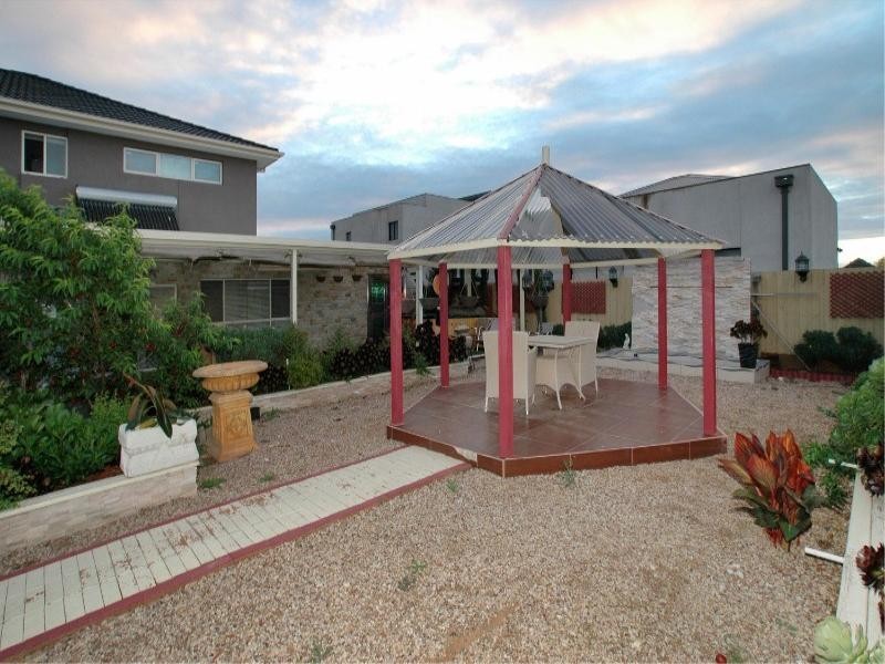 80 Taylors Hill Boulevard, Taylors Hill VIC 3037