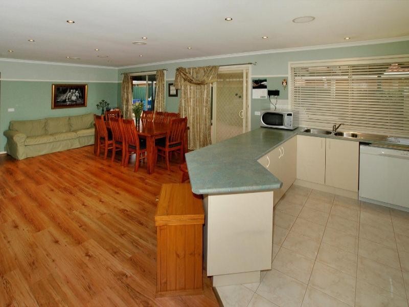 51 Bungarim Wynd, Sydenham VIC 3037