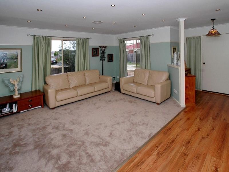 51 Bungarim Wynd, Sydenham VIC 3037