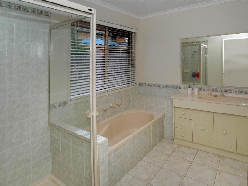 51 Bungarim Wynd, Sydenham VIC 3037