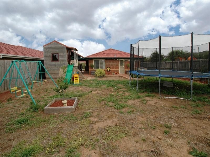 51 Bungarim Wynd, Sydenham VIC 3037