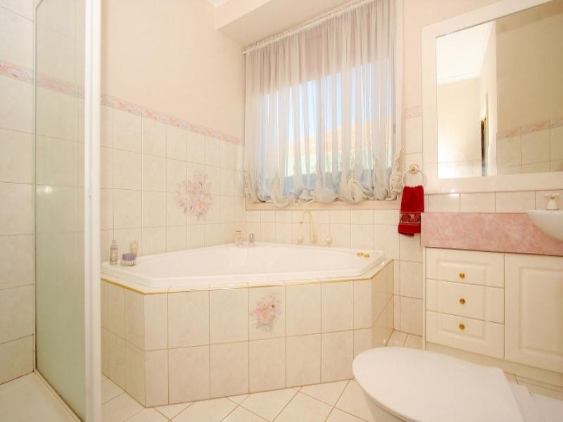 22 Australia Drive, Taylors Lakes VIC 3038