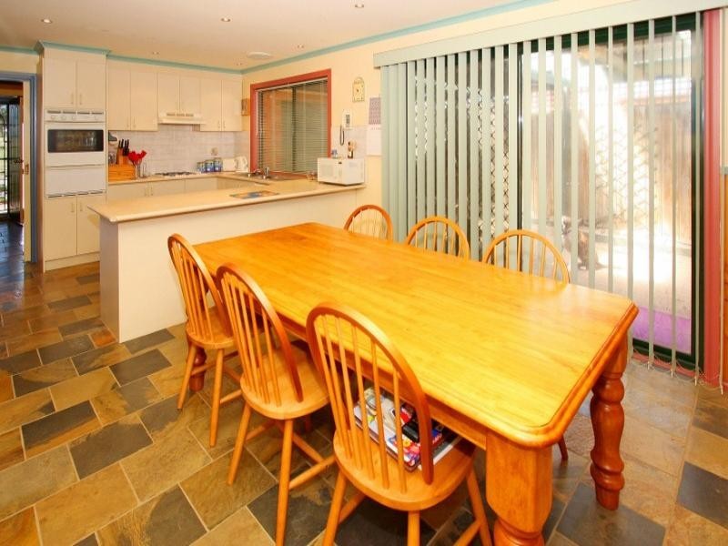 10A Manchester Drive, Sydenham VIC 3037