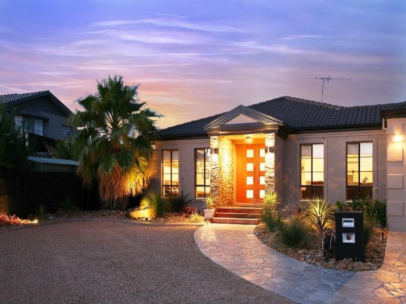 16 Whitmore Place, Hillside VIC 3037