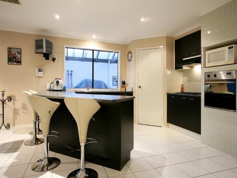 16 Whitmore Place, Hillside VIC 3037