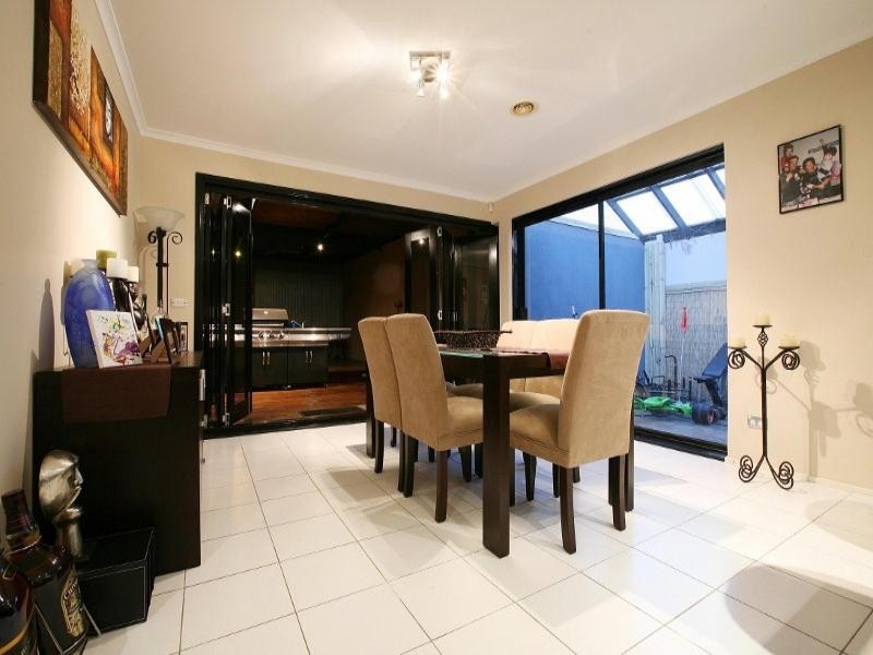 16 Whitmore Place, Hillside VIC 3037