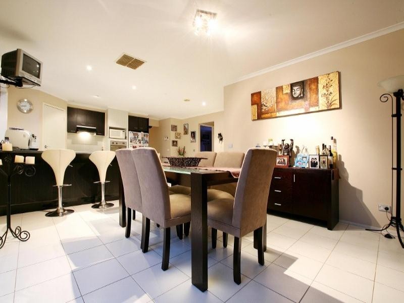 16 Whitmore Place, Hillside VIC 3037