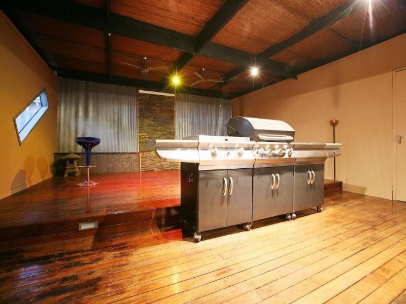 16 Whitmore Place, Hillside VIC 3037