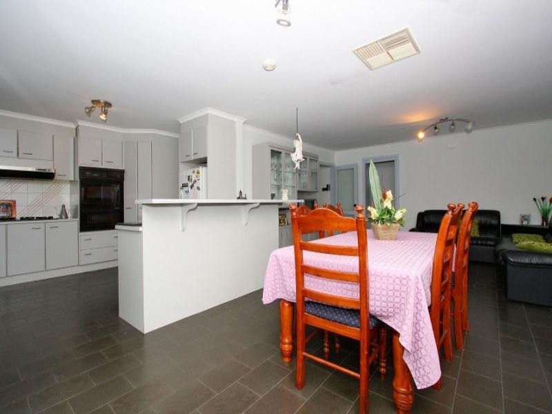 10 Lady Nelson Way, Taylors Lakes VIC 3038