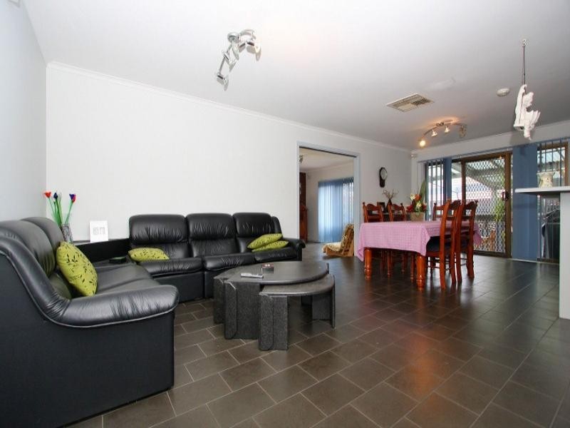 10 Lady Nelson Way, Taylors Lakes VIC 3038