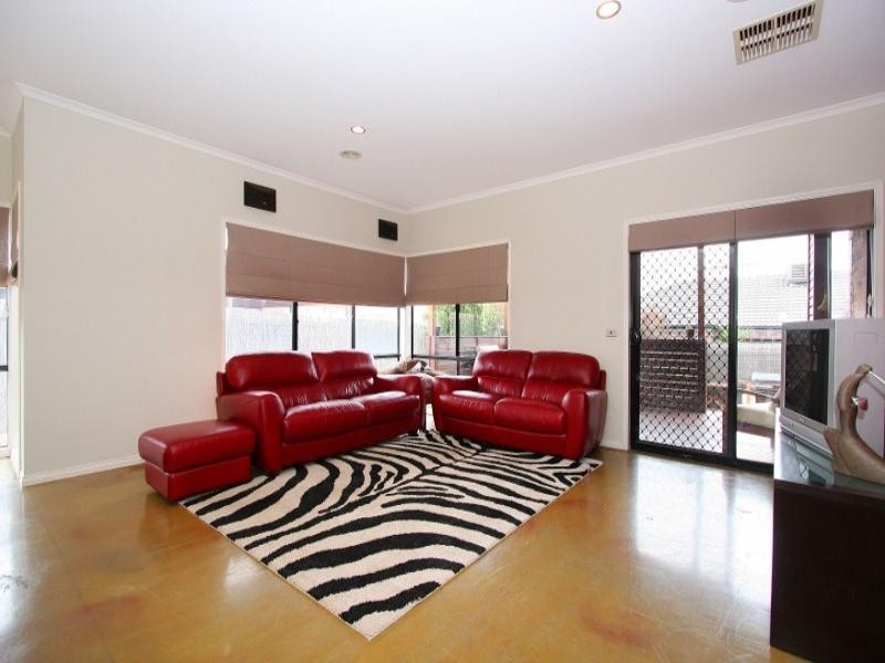 24 Amber Way, Taylors Hill VIC 3037